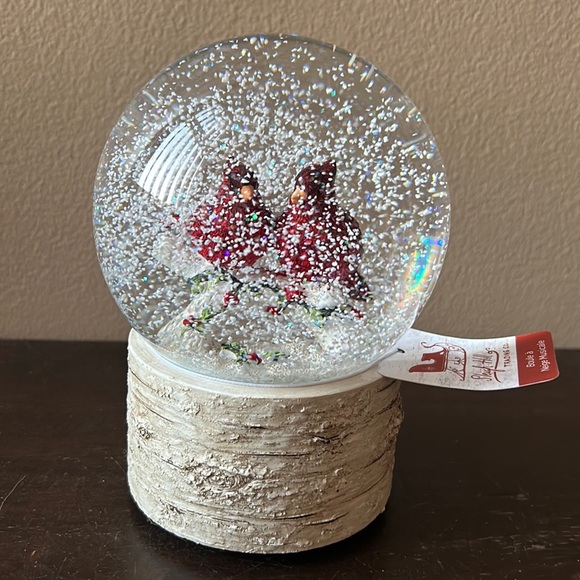 Sleigh Hill Trading Co Red Cardinal Snowglobe Musical Christmas - Picture 3 of 3